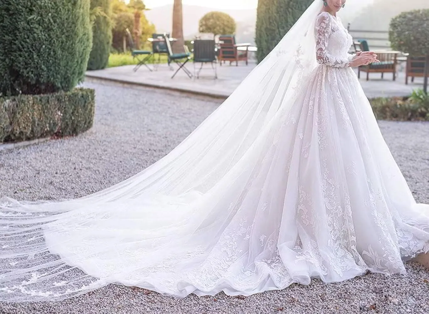 A-line Long Sleeves Wedding Dresses for Brides 2025 Lace Appliqued Princess Scoop Neck Bridal Gowns with Sweep Train