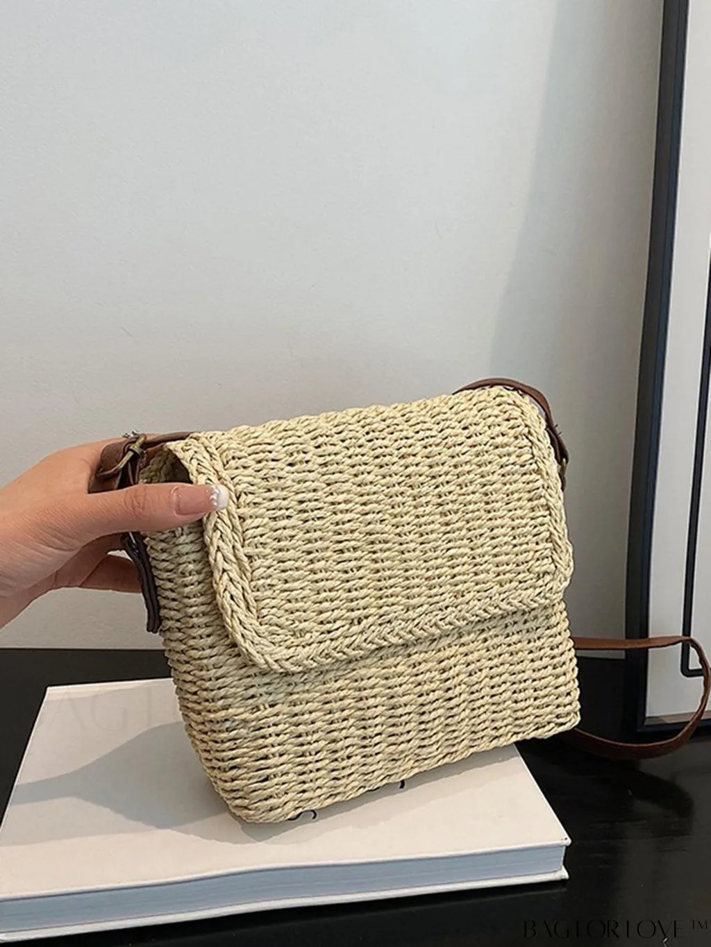 BagForLove - Polyester Flap Vacation Bag: Medium-Sized Straw Tote
