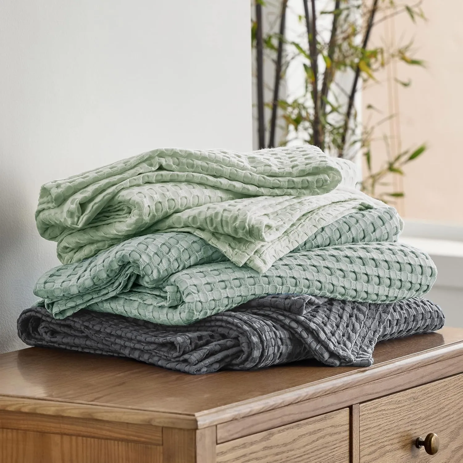 Bedsure Cooling Cotton Waffle King Size Blanket - Lightweight Breathable Summer Blanket of Rayon Derived from Bamboo for Hot Sleepers, Luxury Throws for Bed, Couch and Sofa, Dark Grey, 104x90 Inches