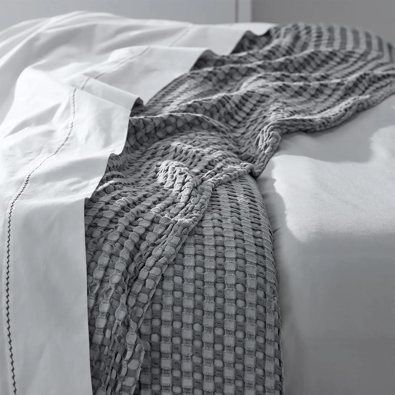 Bedsure Cooling Cotton Waffle King Size Blanket - Lightweight Breathable Summer Blanket of Rayon Derived from Bamboo for Hot Sleepers, Luxury Throws for Bed, Couch and Sofa, Grey, 104x90 Inches