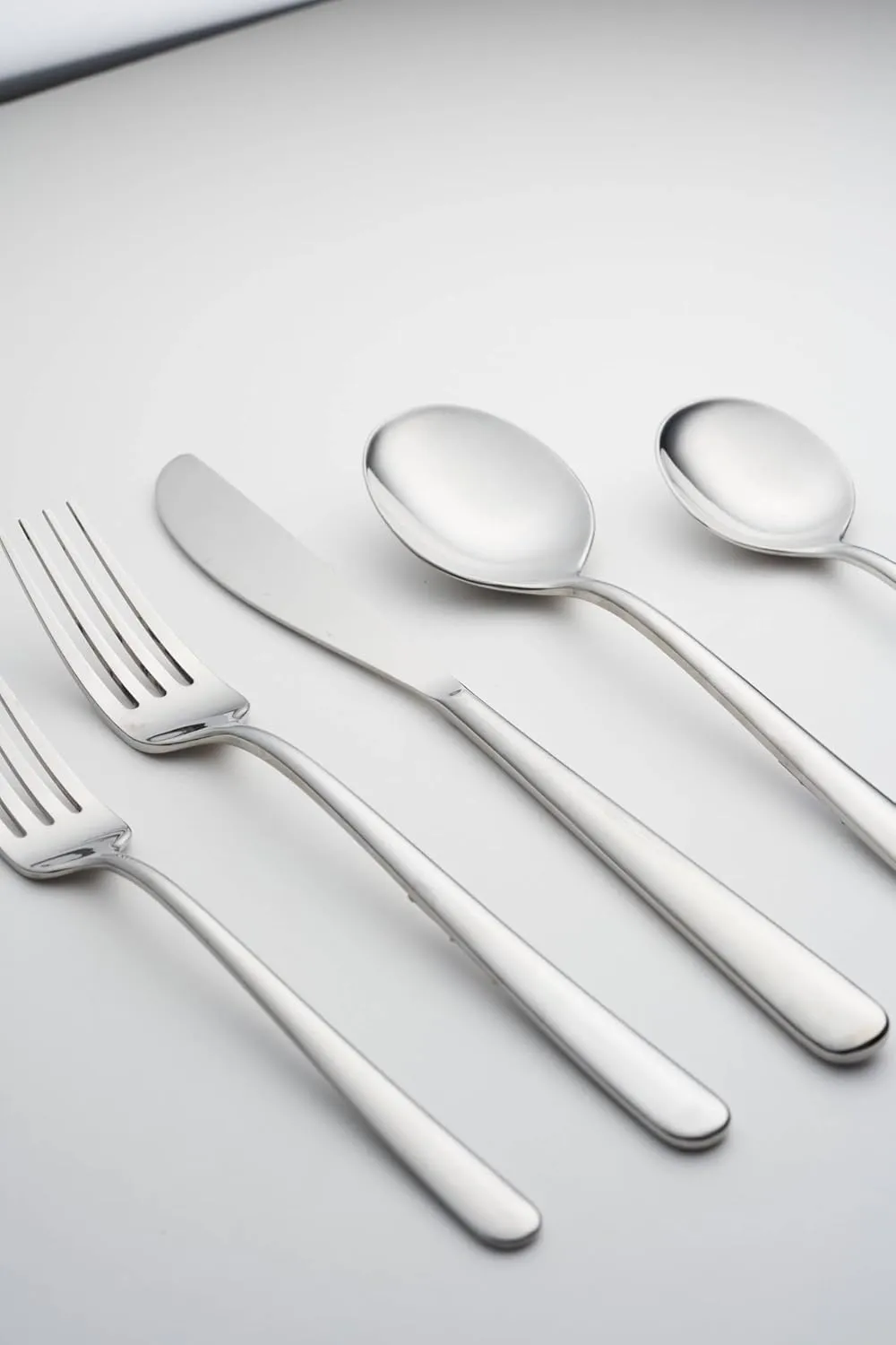 Cambridge Silversmiths Lorenn Mirror 20-Piece Flatware Set, Service for 4