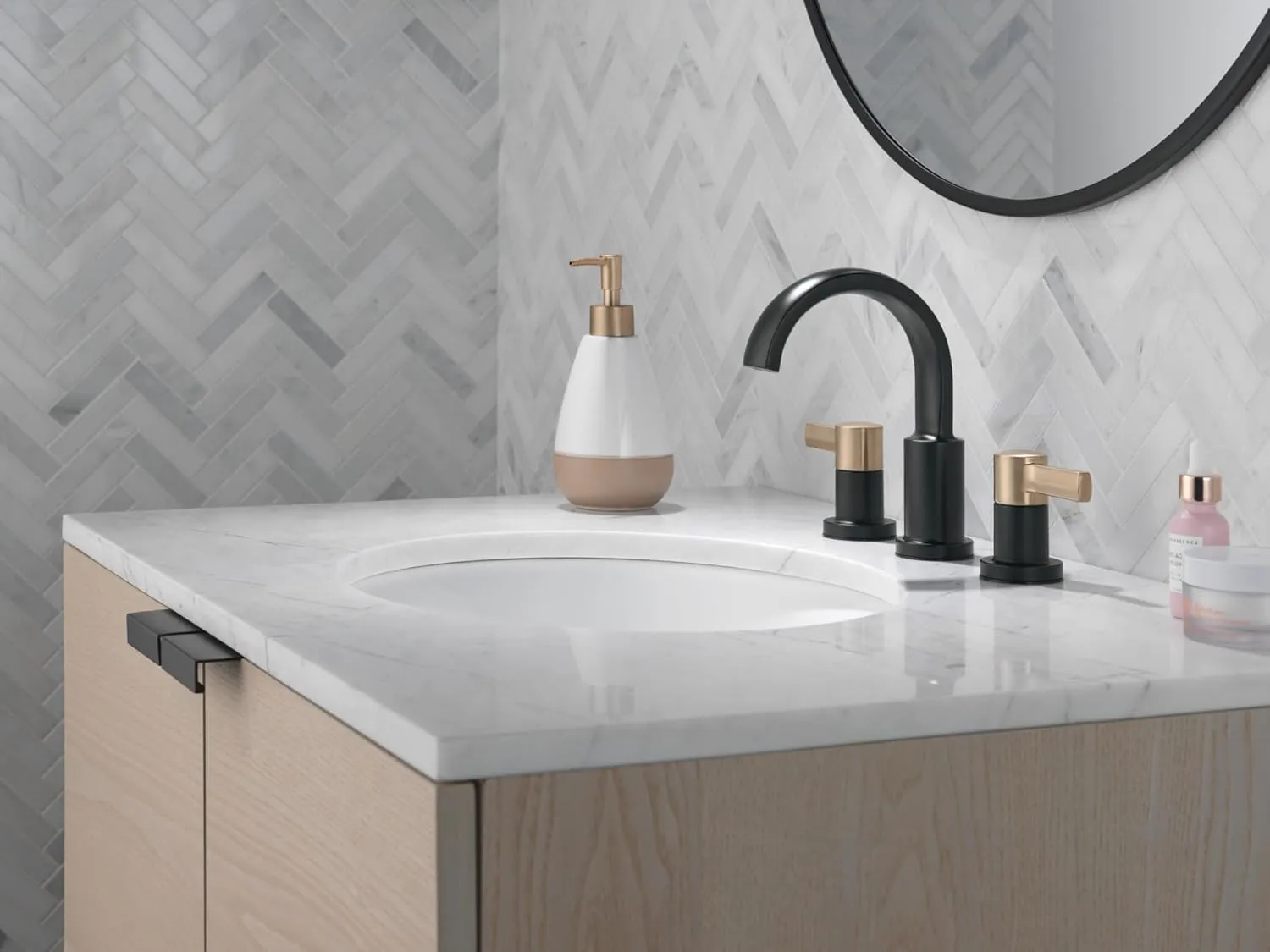 Delta Faucet Albion Widespread Bathroom Faucet 3-Hole, Black/Gold Bathroom Sink Faucet, 2-Handle Bathroom Faucet, Bath Faucet, Metal Push-Pop Drain Assembly, Matte Black/Champagne Bronze 35855LF-GZ