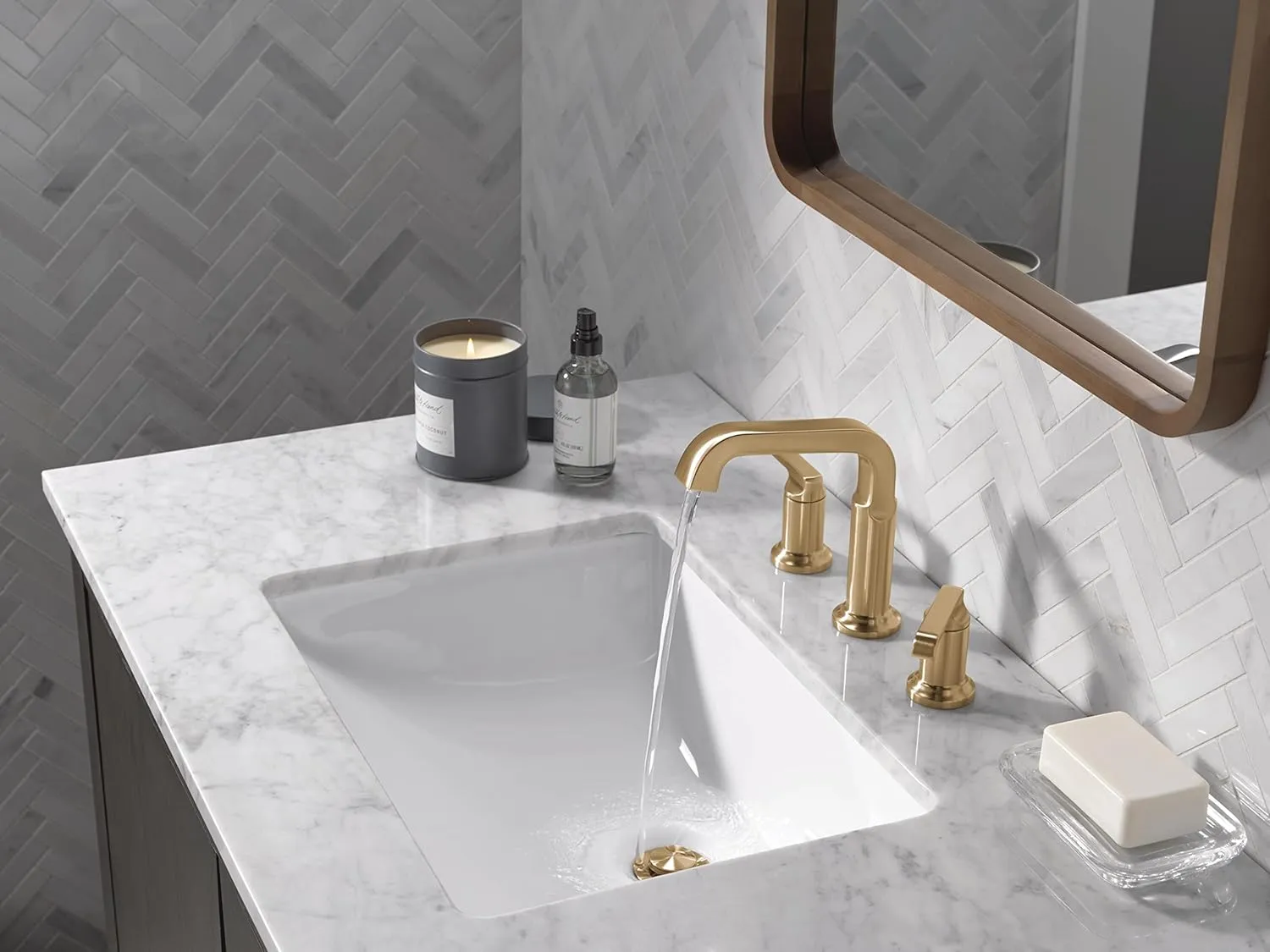 Delta Faucet Tetra Gold Single Hole Bathroom Faucet, Gold Single Handle Bathroom Faucet, Bathroom Sink Faucet, Diamond Seal Technology, Metal Drain Assembly, Lumicoat Champagne Bronze 589-CZ-PR-DST