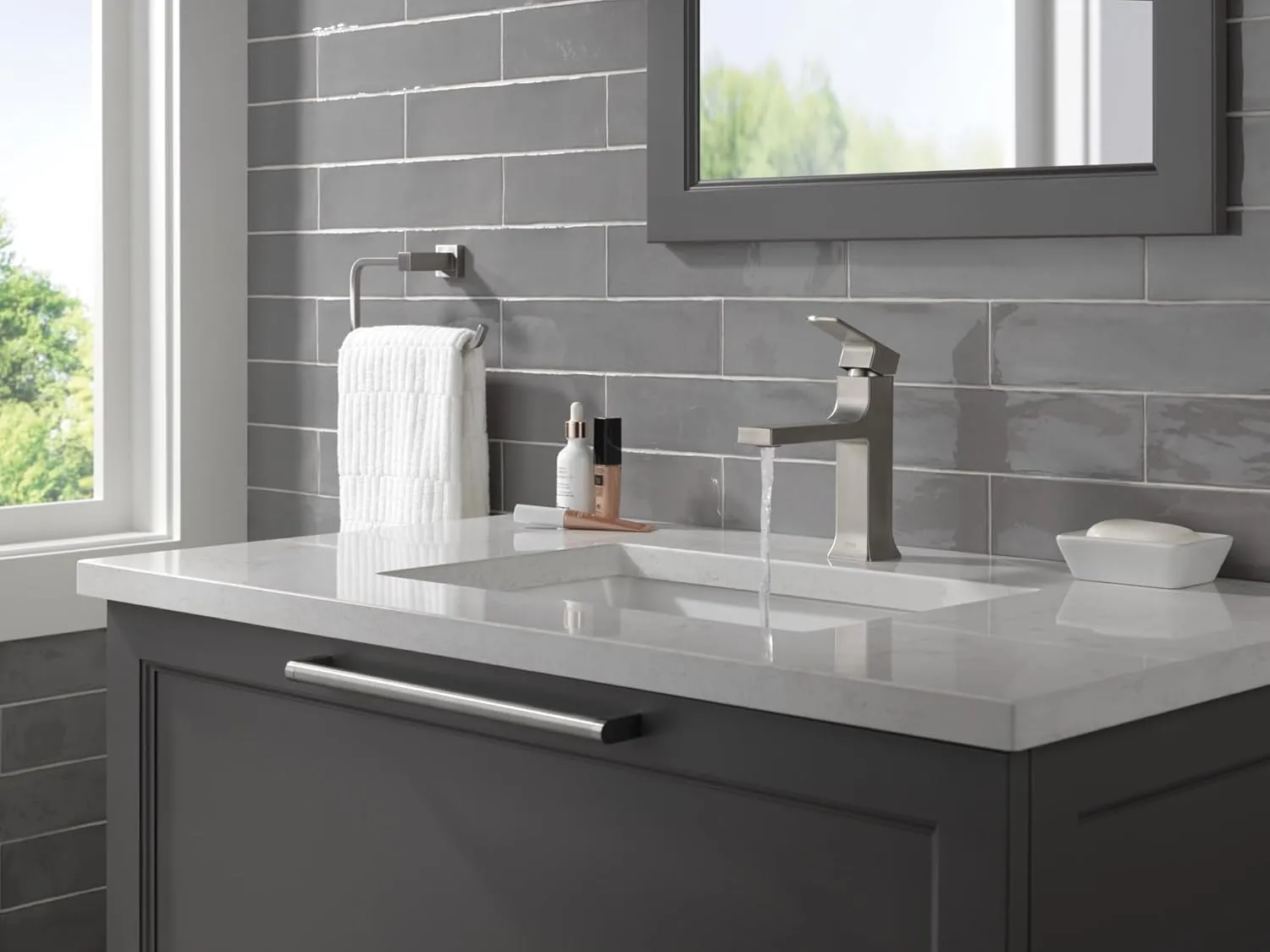 Delta Faucet Velum Single Hole Bathroom Faucet, Brushed Nickel Bathroom Sink Faucet, Single Handle Bathroom Faucet, Bath Faucet, Pop-Up Drain Assembly, Stainless 537-SSMPU-DST