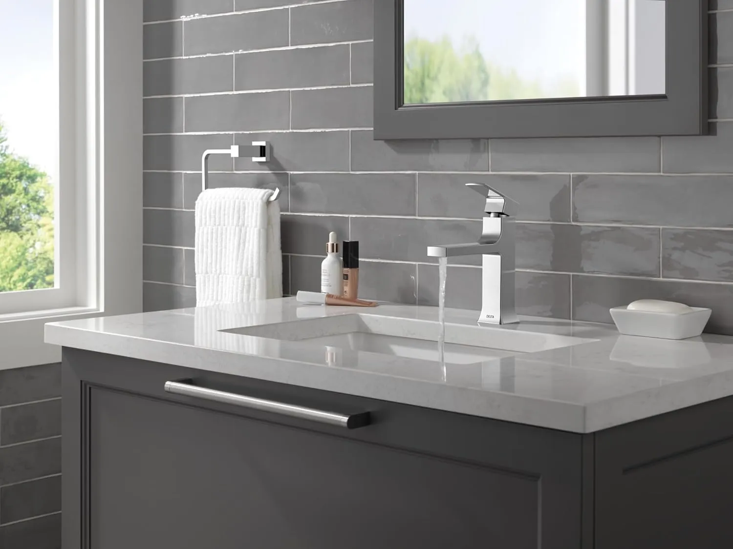 Delta Faucet Velum Single Hole Bathroom Faucet, Chrome Bathroom Sink Faucet, Single Handle Bathroom Faucet, Bath Faucet, Pop-Up Drain Assembly, Chrome 537-MPU-DST