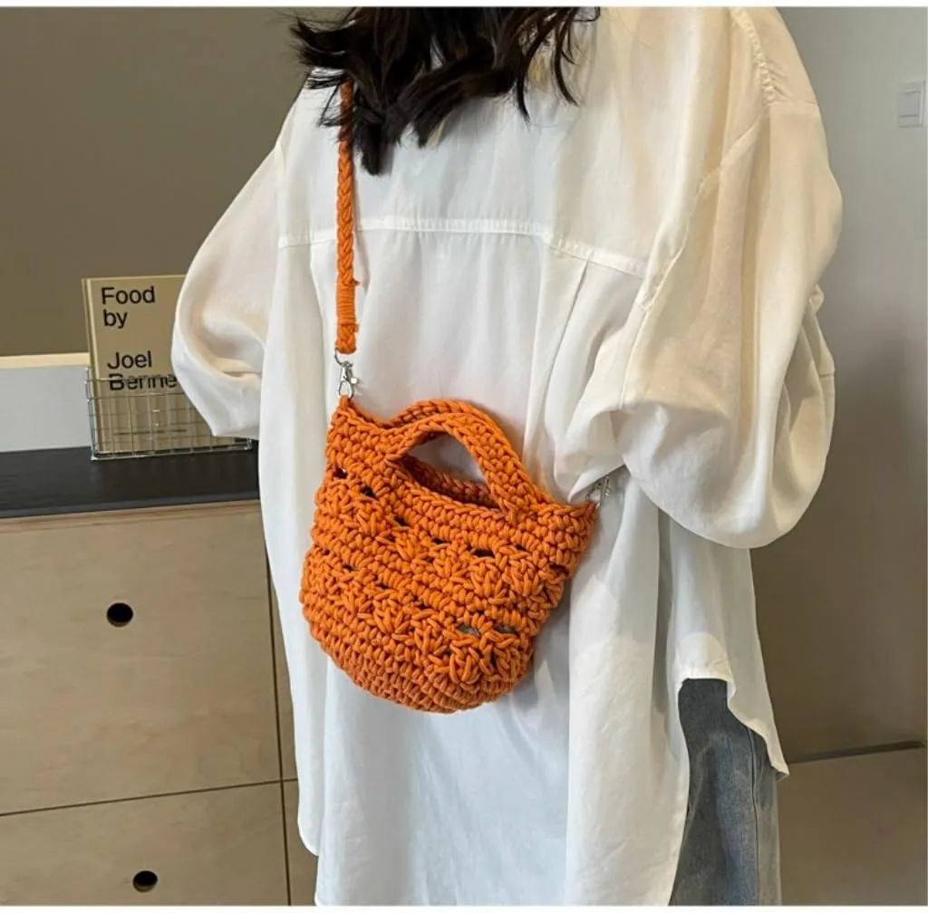 Large capacity Bag Straw Woven Bag Versatile Crossbody Bag Beach Bag Niche One-shoulder Hollow Holiday Bag Ladies shoulder Bag(White)