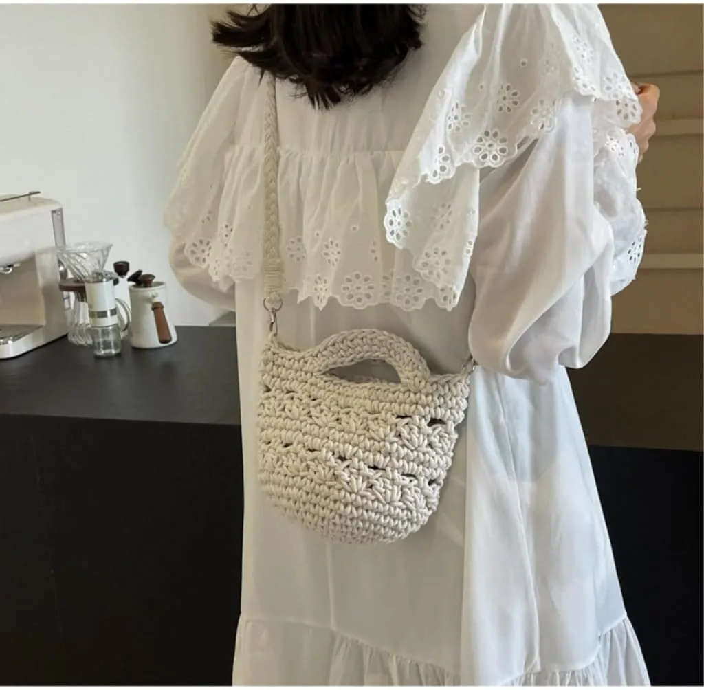 Large capacity Bag Straw Woven Bag Versatile Crossbody Bag Beach Bag Niche One-shoulder Hollow Holiday Bag Ladies shoulder Bag(White)