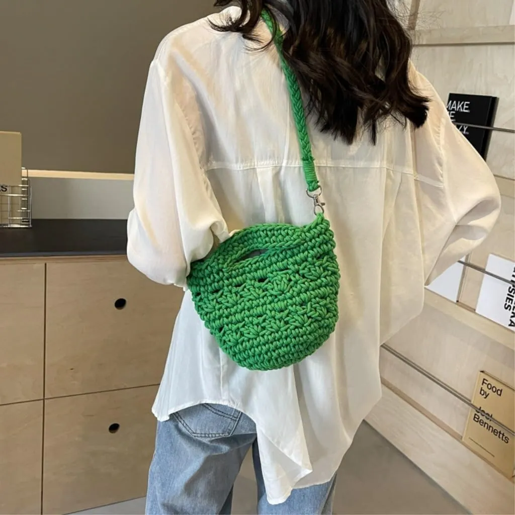 Large capacity Bag Straw Woven Bag Versatile Crossbody Bag Beach Bag Niche One-shoulder Hollow Holiday Bag Ladies shoulder Bag(White)