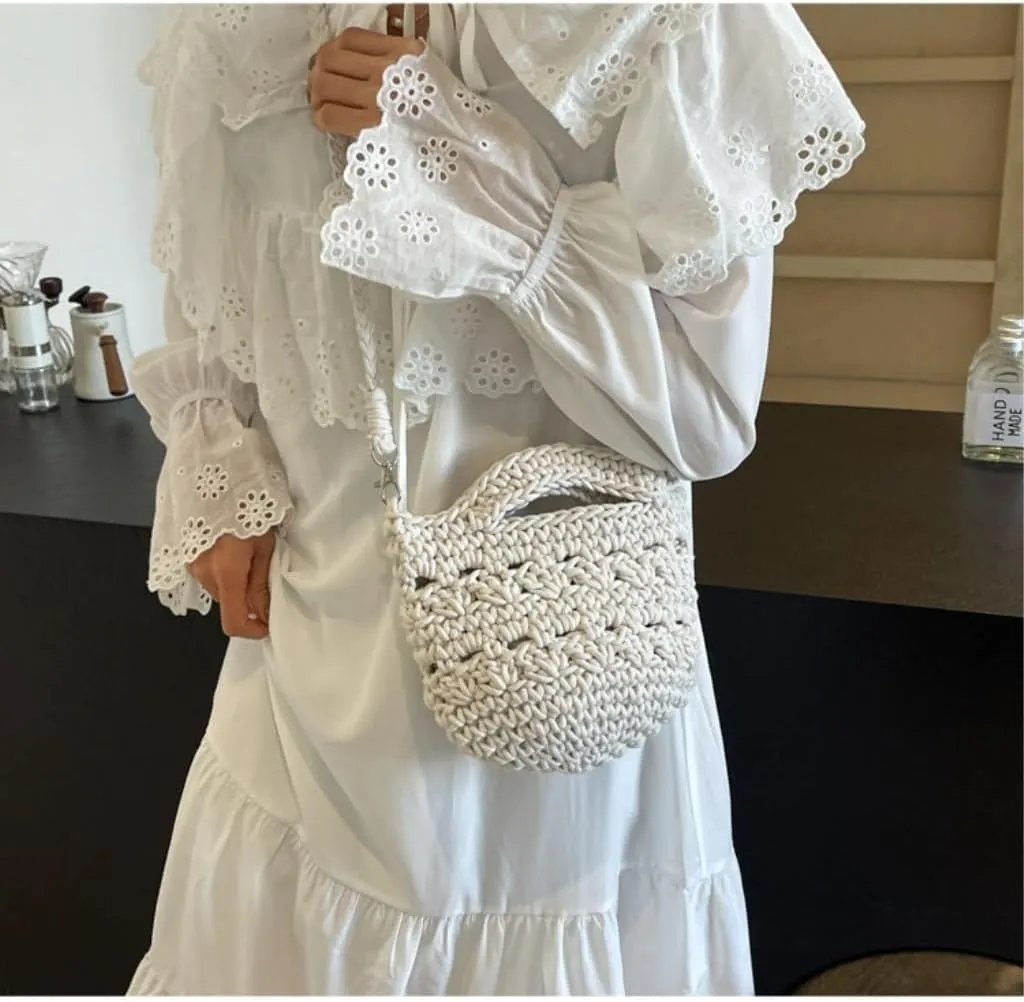 Large capacity Bag Straw Woven Bag Versatile Crossbody Bag Beach Bag Niche One-shoulder Hollow Holiday Bag Ladies shoulder Bag(White)
