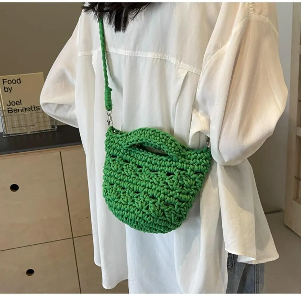 Large capacity Bag Straw Woven Bag Versatile Crossbody Bag Beach Bag Niche One-shoulder Hollow Holiday Bag Ladies shoulder Bag(White)