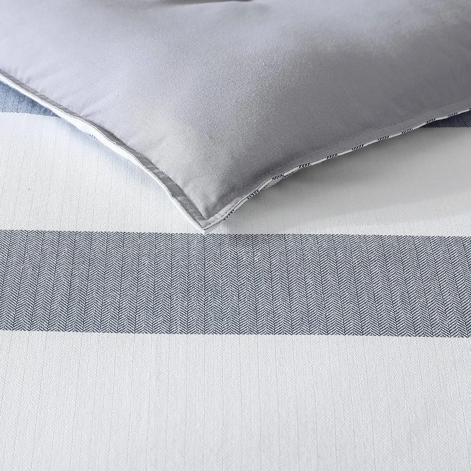 Nautica - King Comforter Set, Reversible Cotton Bedding with Matching Shams, Medium-Weight, Oeko-Tex Certified (Fairwater Blue)