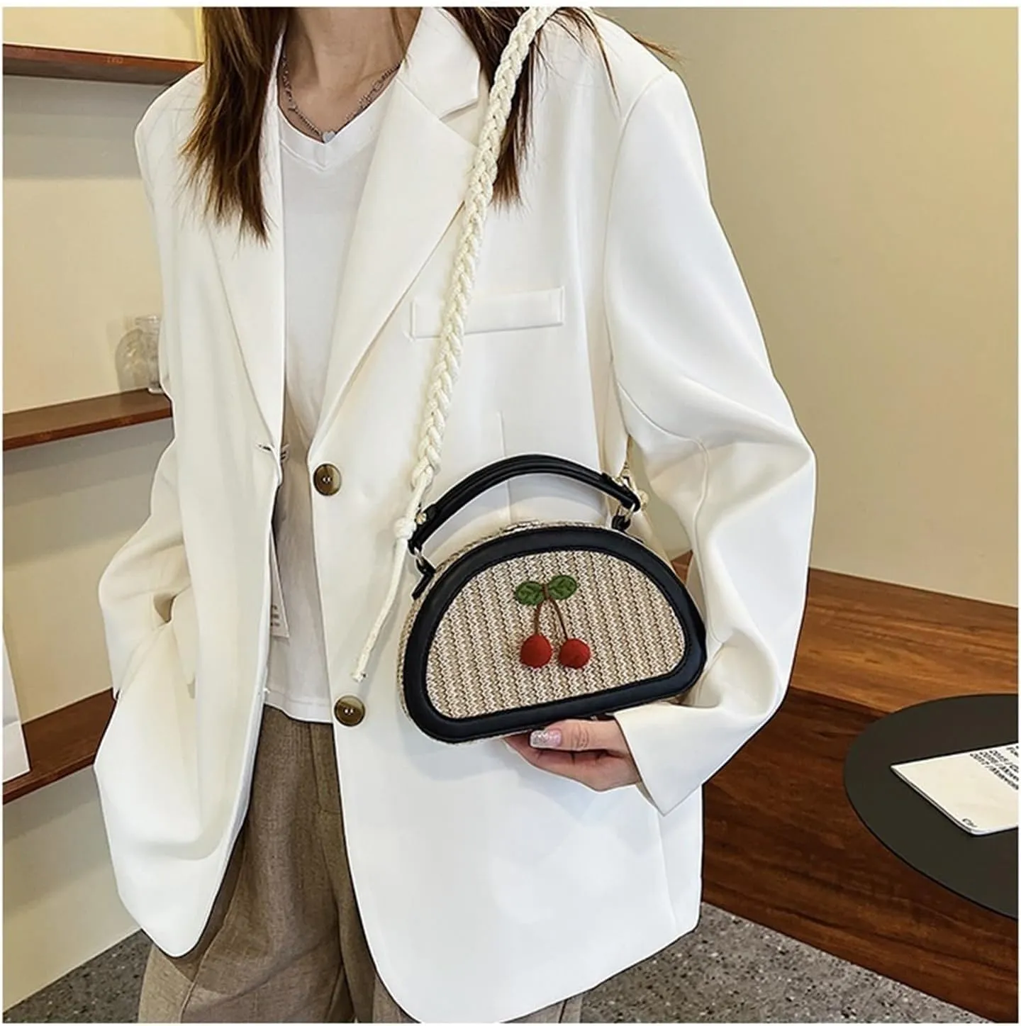 Small Cute Beach Bags for Women Straw Purses for Women Summer Purse Vacation Handbags Crossbody Bags Shoulder Bag(Black)