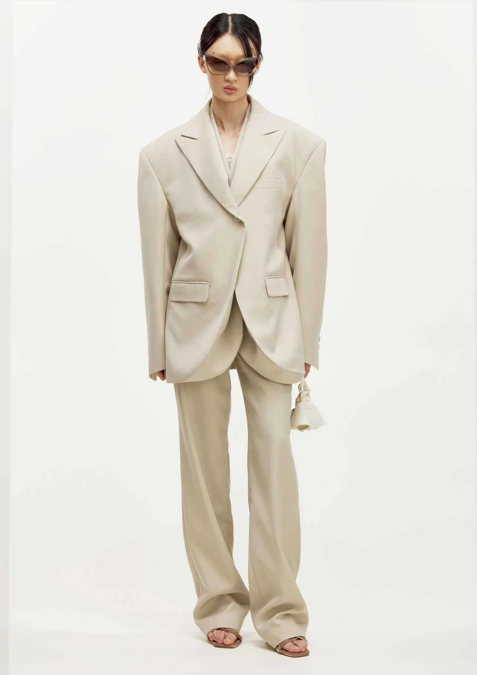 Three-dimensional Suit