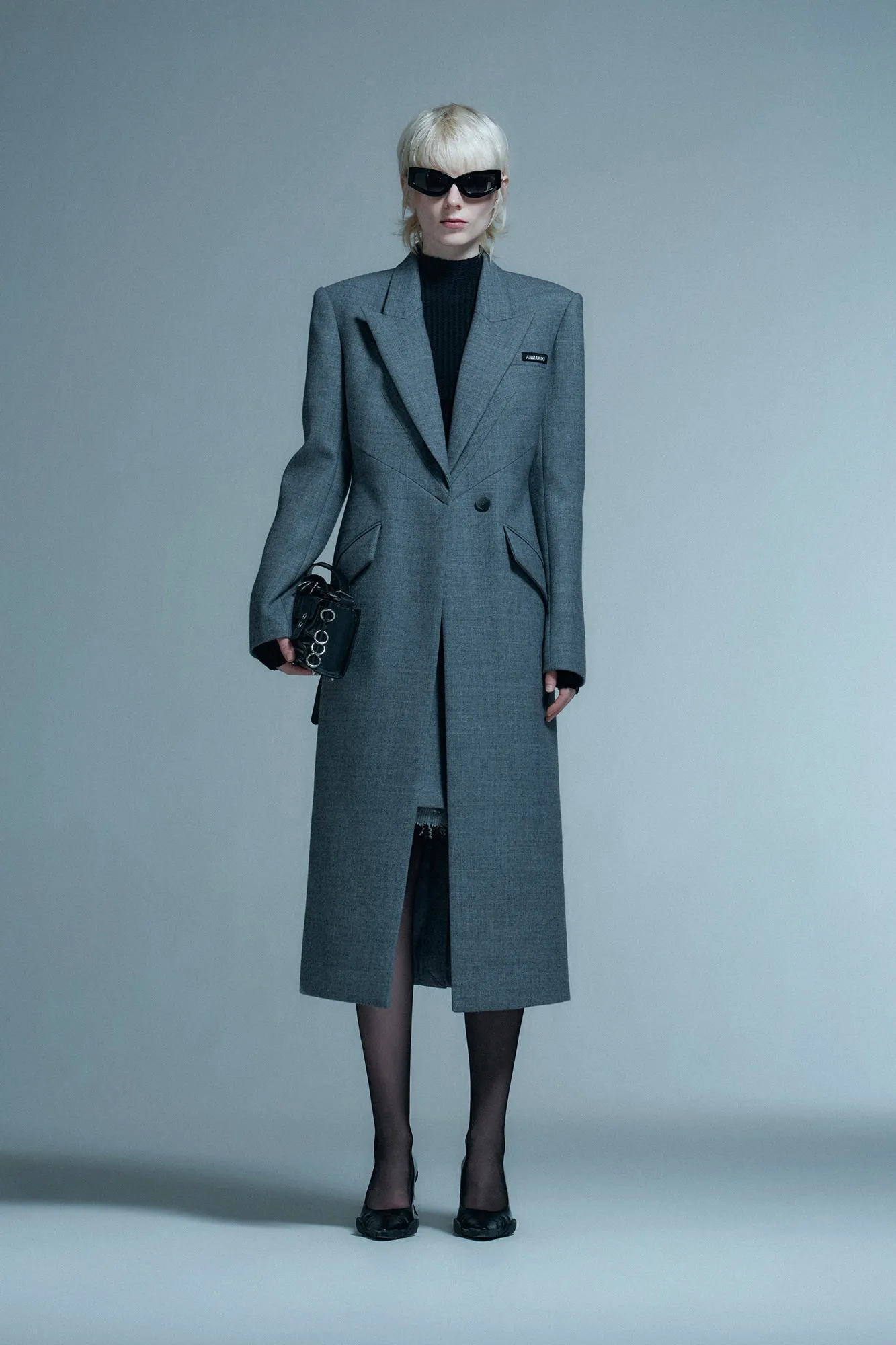 Three-dimensional waisted coat
