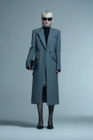 Three-dimensional waisted coat