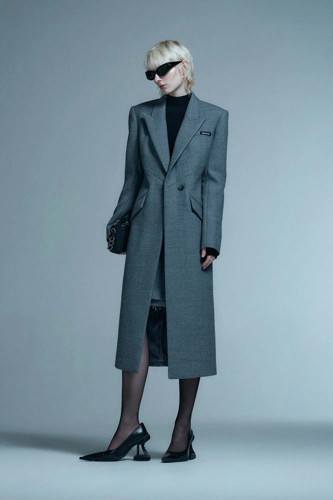 Three-dimensional waisted coat