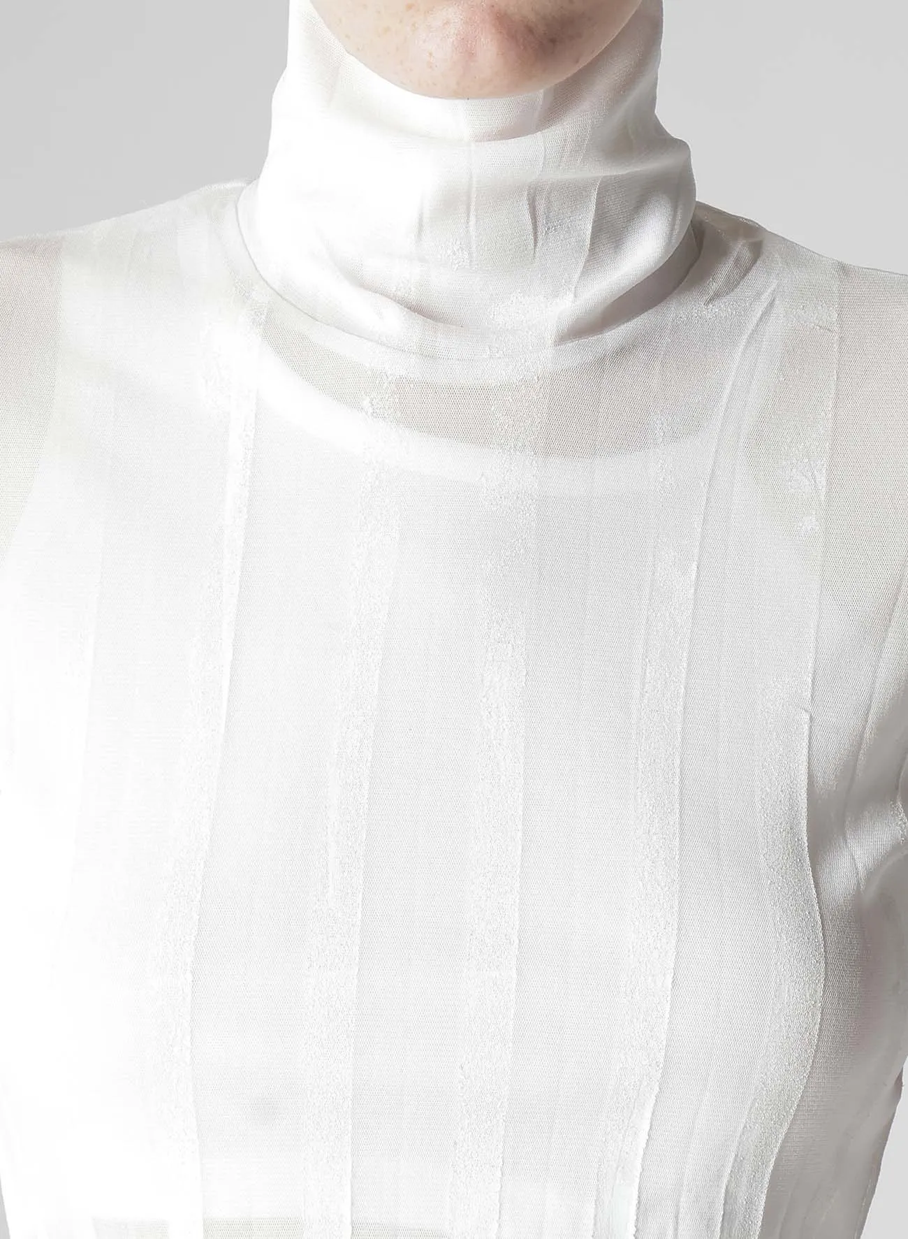 TULLE PLEATS LONG SLEEVE HIGH NECK T
